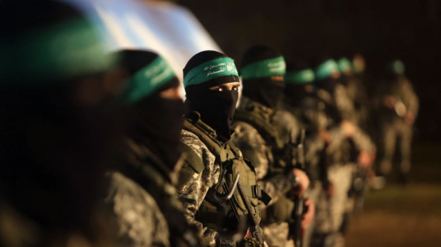 Terroristas pertencentes às Brigadas Ezzedine al-Qassam do Hamas participam de uma reunião na Faixa de Gaza. 31 de janeiro de 2016.
(crédito da foto: MAHMUD HAMS / AFP via Getty Images)