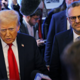 O presidente eleito dos EUA, Donald Trump, com Massad Boulos durante uma parada de campanha em Dearborn, Michigan, EUA, em 1º de novembro
(crédito da foto: REUTERS/BRIAN SNYDER)O presidente eleito dos EUA, Donald Trump, com Massad Boulos durante uma parada de campanha em Dearborn, Michigan, EUA, em 1º de novembro
(crédito da foto: REUTERS/BRIAN SNYDER)