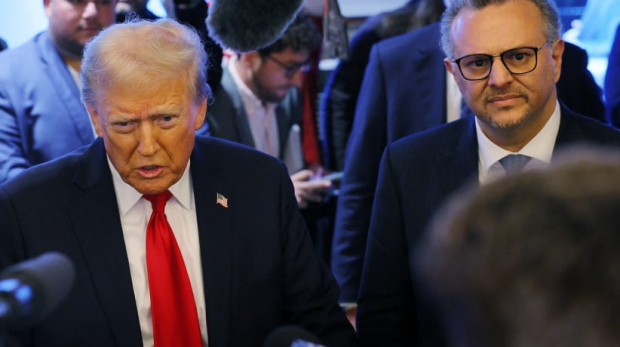 O presidente eleito dos EUA, Donald Trump, com Massad Boulos durante uma parada de campanha em Dearborn, Michigan, EUA, em 1º de novembro
(crédito da foto: REUTERS/BRIAN SNYDER)O presidente eleito dos EUA, Donald Trump, com Massad Boulos durante uma parada de campanha em Dearborn, Michigan, EUA, em 1º de novembro
(crédito da foto: REUTERS/BRIAN SNYDER)