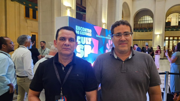 O o Secretário de Cultura e Turismo, Elber Ribeiro, e o Secretário Adjunto, Edvan Marçal, representaram o município no Encontro de Gestores CultSP 2025. Foto: Prefeitura de Araçariguama (Redes Sociais/Reprodução)