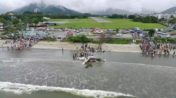 Avião caído em Ubatuba, em São Paulo. — Foto: Francisco Trevisan