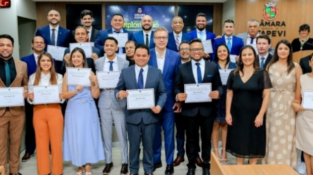 Prefeito Teco, vice Thiaguinho e 17 vereadores tomam posse em Itapevi. Foto: Câmara de Barueri