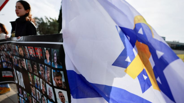 Famílias de reféns israelenses se reúnem para exigir um acordo em Jerusalém, 14 de janeiro de 2025
(crédito da foto: AMMAR AWAD / REUTERS)