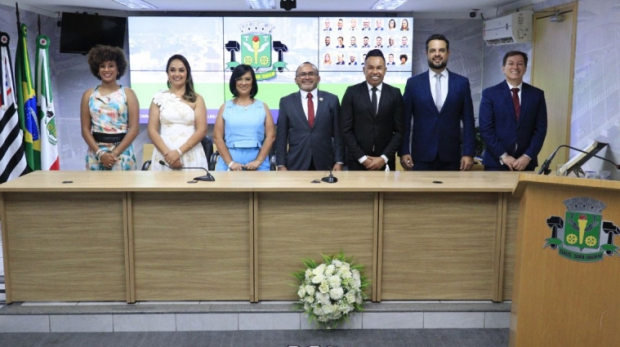 Stephane Rossi (PL), Elsa Oliveira (Podemos),Elania Silva (PSD),Carmônio Bastos (Podemos),Batista Comunidade (Avante),Rodrigo Gansinho (PL),Fábio Chirinhan (PRD). Foto: Câmara de Osasco