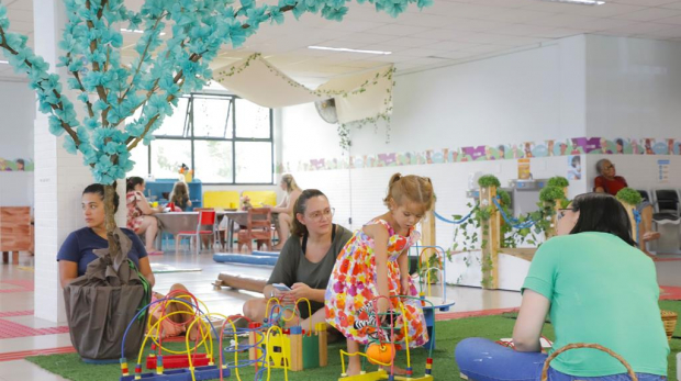 Primeira Infância no Parque: Diversão e aprendizado no Parque Municipal Dom José, com atividades lúdicas e o plantio de um limoeiro. Foto: Prefeitura de Barueri