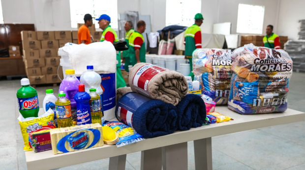 Kits de higiene e limpeza, além de colchões e cestas básicas, foram preparados para atender cerca de 100 famílias do bairro Santa Rita, em Osasco, afetadas pela forte chuva. Fotos: Eduardo Soares