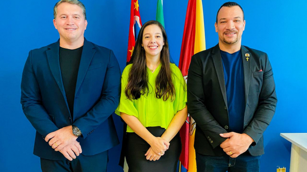 Vereadores de Sorocaba, Dylan Dantas, Tatiane Costa e Roberto Freitas, atuando para garantir que nossa cidade tenha o maior número possível de escolas cívico-militares. Uma educação de qualidade para todos! Foto: Assessoria de Imprensa