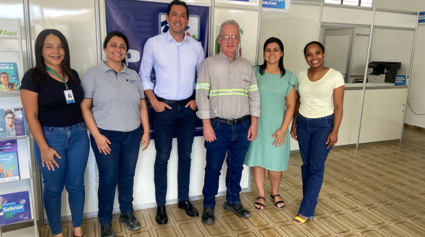 Momento de troca de ideias durante o encontro entre o Secretário Halley Ramos e os representantes da Votorantim, buscando o fortalecimento da relação com o município. - Foto: Prefeitura de Araçariguama (Redes Sociais/Reprodução)