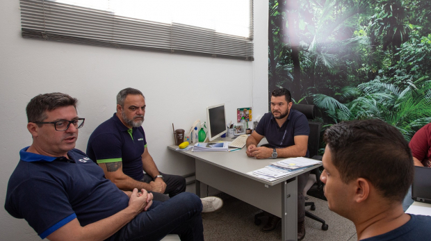 Reunião entre representantes da Metalex, da escola estadual e da Secretaria Municipal de Meio Ambiente alinha ações para o Calendário da Educação Ambiental 2025 em Araçariguama. - Foto; Prefeitura de Araçariguama (Redes Sociais/Reprodução)