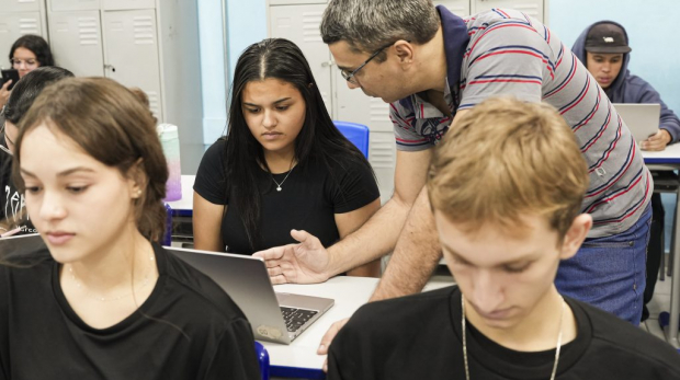 São 10 mil oportunidades para estudantes matriculados no itinerário de formação técnico profissional do Ensino Médio. Foto: Governo de SP