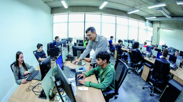 Super capacitação da Fábrica de Programadores visa formar o aluno para enfrentar os desafios tecnológicos. Fotos/Texto: Secom Santana de Parnaíba