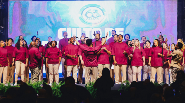 O culto em ação de graças foi conduzido pelo pastor Pedro Paulo, reunindo fiéis e autoridades em um momento de fé e celebração. Foto: Fotos: Eduardo Soares