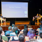 O evento contou com palestras da psicóloga Mariana Belluzzi e do defensor público Flávio Américo Frasseto, além de depoimentos emocionados de jovens atendidos pelo serviço. Imagens: Caio Henrique