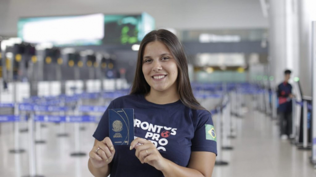 Ana Laura Silva no embarque para a Nova Zelândia. Foto: Governo de SP