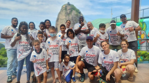 Explorando o Rio de Janeiro: as crianças do Raquetes para a Vida conhecem um dos maiores símbolos do Brasil, o Cristo Redentor. Foto: Assessoria de Imprensa