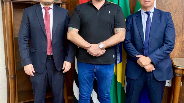 Prefeito Eduardo Thomaz e autoridades da segurança pública discutem medidas conjuntas para combater a criminalidade em Mairinque. Foto: Prefeitura de Mairinque