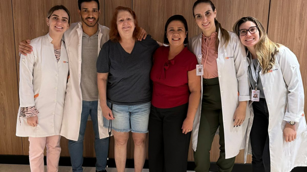 A médica Célia com a equipe da YUNA