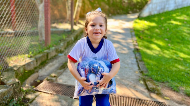 A Prefeitura de Cajamar, por meio da Secretaria da Educação, deu início na última semana à distribuição dos kits de uniformes escolares para os alunos das unidades do Colégio do Futuro. Foto: Prefeitura de Cajamar