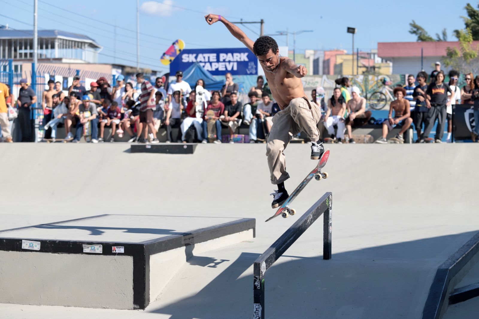 Atletas se preparam para a 1ª Etapa do Circuito Paulista de Skate 2025 em Itapevi, onde competições de street skate ganham destaque na cidade. Foto: Divulgação