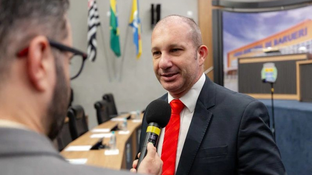 A visita de estudantes da Emef Estevan Placêncio à Câmara Municipal de Barueri é o primeiro passo para aproximar os jovens da política e incentivar sua participação ativa na sociedade. Foto: Marco Miatelo/CMB