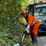 Prefeitura de Mairinque intensifica os serviços de roçada e limpeza nas principais vias da cidade, garantindo mais segurança e organização para todos. Foto: Prefeitura de Mairinque