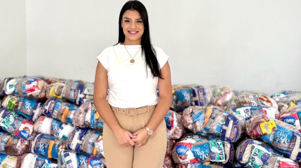 Solidariedade em ação: Mairinque recebe 250 cestas básicas do Fundo Social de São Paulo.
Na imagem, a primeira-dama Karina Thomaz e representantes da Secretaria de Assistência Social acompanham o recebimento dos itens que beneficiarão famílias em situação de vulnerabilidade. Foto: Prefeitura de Mairinque