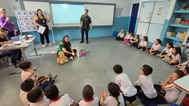Educar para proteger!  Alunos da Escola Municipal Julica Bierrenbach aprenderam de forma lúdica e interativa sobre os cinco princípios do bem-estar animal. Uma iniciativa da Sema que faz a diferença! Fotos: Ana Paula Pignataro