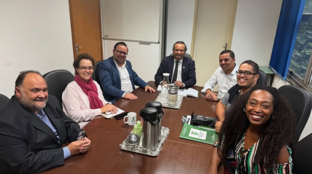 "Cotia vai ganhar um Instituto Federal! Com investimento de R$ 41 milhões do Governo Federal e apoio da Prefeitura, o novo campus trará ensino técnico, médio e superior gratuitos para mais de 1.400 estudantes. Educação que transforma! Foto: Prefeitura de Cotia