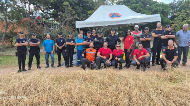 Capacitação em foco: Agentes da Defesa Civil de Mairinque participam de treinamento prático da Operação SP Sem Fogo, reforçando a preparação para o combate a incêndios florestais. Foto: Prefeitura de Mairinque
