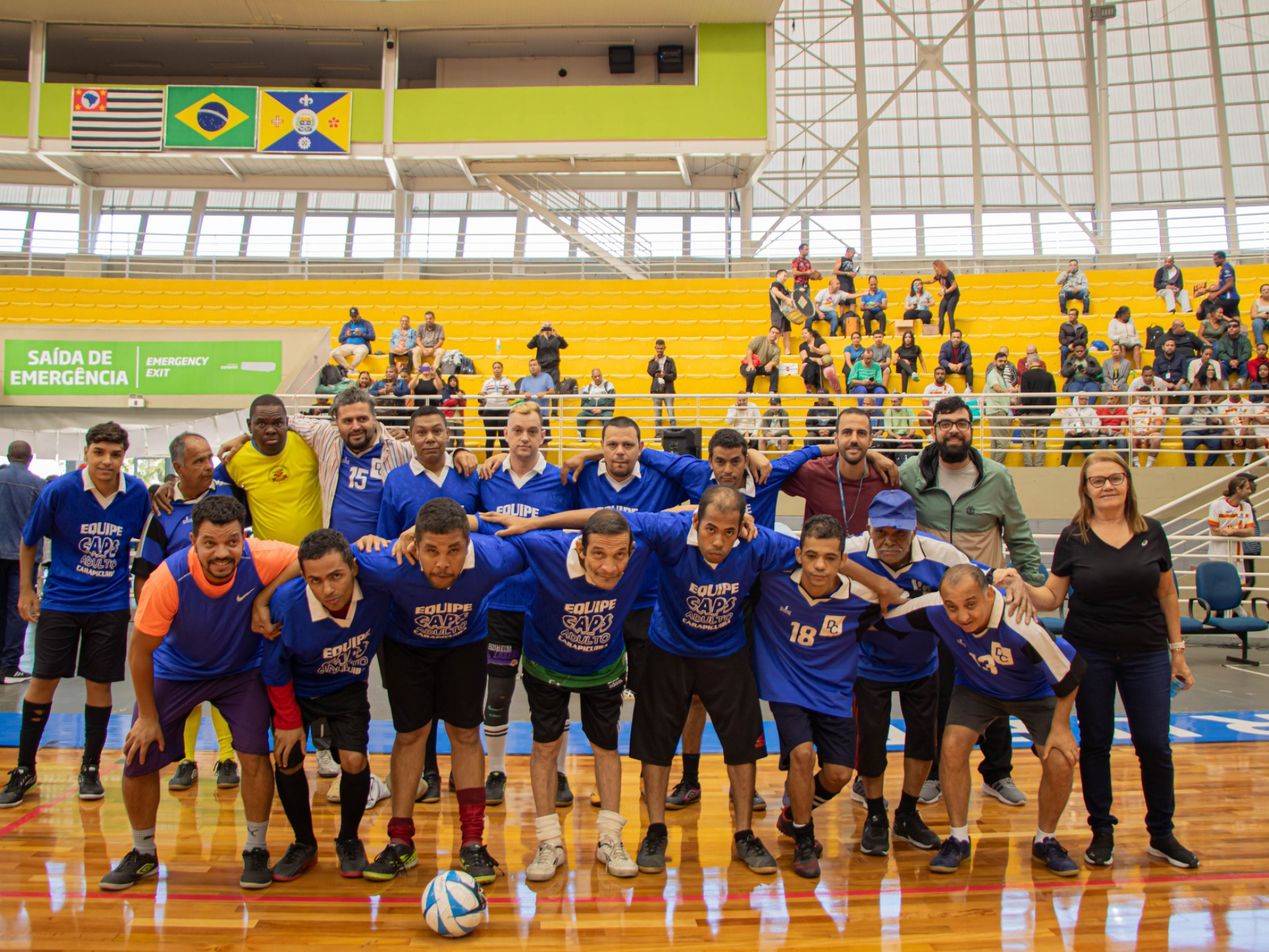 Pacientes dos CAPS de Carapicuíba entram em campo na competição de futebol durante o InterCAPS em Barueri. Foto: Prefeitura de Barueri (Redes Sociais/Reprodução)