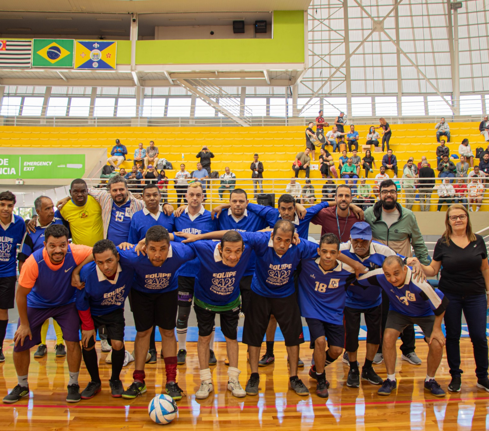 Pacientes dos CAPS de Carapicuíba entram em campo na competição de futebol durante o InterCAPS em Barueri. Foto: Prefeitura de Barueri (Redes Sociais/Reprodução)