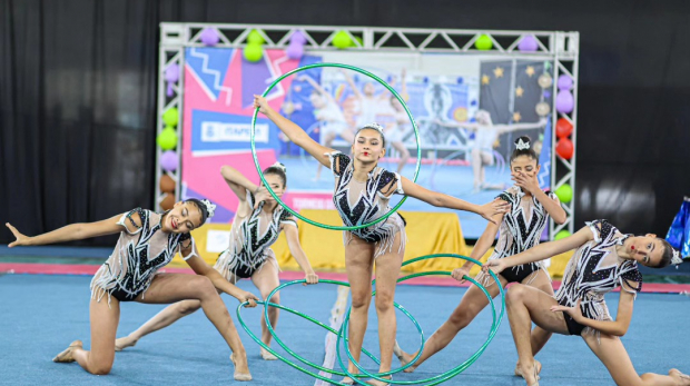 Atletas do programa Mais Esportes encantam o público durante o Festival de Ginástica Artística em Itapevi. Foto: Prefeitura de Itapevi (Redes Sociais/Reprodução)
