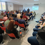 Construção coletiva: Diretores, coordenadores, vereadores e conselheiros debatem a reorganização do currículo municipal em evento promovido pelo Departamento de Educação de São Roque. Foto: Prefeitura de São Roque