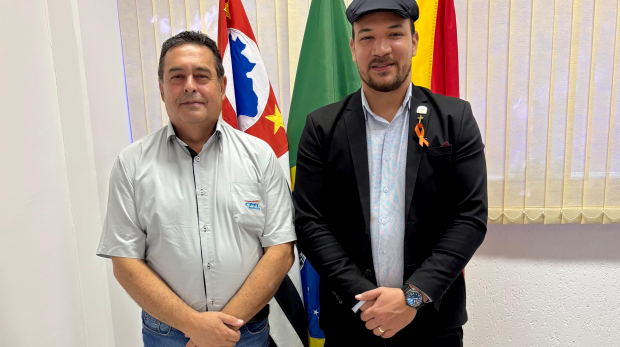 Vereador Dylan Dantas recebe representante da CPFL para tratar de melhorias no atendimento à população, fornecimento de energia e poda de árvores próximas à rede elétrica. Foto: Divulgação