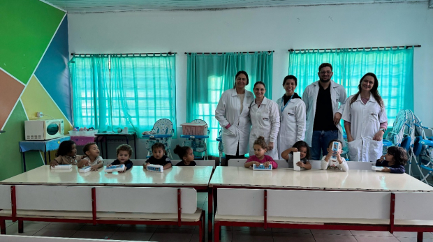 Sorrisos que transformam! Alunos de Maylasky recebem orientação, avaliação e kits de higiene bucal através do programa 'Sorriso para Todos'. Foto: Prefeitura de São Roque