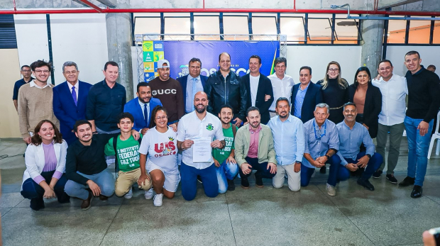 Deputado Federal Ribamar Silva junto com o Prefeito Gerson Pessoa e demais autoridades durante assinatura da concessão do prédio da Unifesp para o IFSP Osasco. Foto: Divulgação