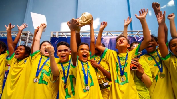 Partida da Copa CEU: Momentos de emoção durante as disputas da 2ª Copa CEU, com equipes mistas de meninos e meninas e a participação de atletas com TEA, promovendo a inclusão e a diversidade. Fotos:  PromoArt_CEU das Artes 1º de Maio