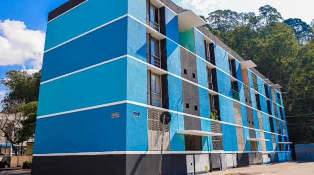 Obras de revitalização no Portal D’Oeste incluem pintura, reparos estruturais e manutenção completa para garantir moradias mais seguras e dignas. Imagens: Fernanda Cazarini