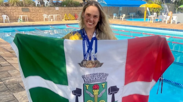 Vitória nas águas! A GCM de Osasco brilha em Campinas com a atleta Fernanda Nogueira subindo ao pódio três vezes na natação. Imagens: Divulgação/GCM/Osasco