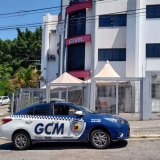 Agentes da GCM de Sorocaba atendem ocorrência de descumprimento de medida protetiva no Parque das Paineiras, Zona Norte da cidade. Foto: SECOM Sorocaba