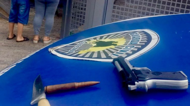 GCM de Sorocaba prende homem por descumprimento de medida protetiva e ameaça com arma falsa e munição de metralhadora - Foto: GCM/Sorocaba