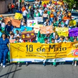 Com cartazes, música e apresentações culturais, a Caminhada Maio Laranja mobilizou a cidade contra o abuso e a exploração sexual infantil.