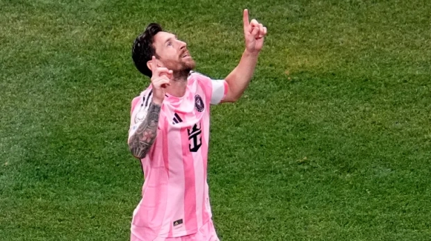 Lionel Messi, do Inter Miami, comemora marcando seu segundo gol contra o Porto na Copa do Mundo de Clubes da FIFA [Dale Zanine / Reuters]