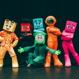 A Turma do Problems invadiu Osasco! 🎭✨ Diversão garantida com muita música, humor e tecnologia no espetáculo 'O Controle Mágico'! Foto: Divulgação