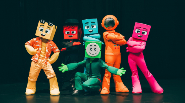 A Turma do Problems invadiu Osasco! 🎭✨ Diversão garantida com muita música, humor e tecnologia no espetáculo 'O Controle Mágico'! Foto: Divulgação
