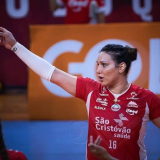 Após quatro anos longe das quadras, Tandara Caixeta retorna com força total e mira uma nova fase na Superliga Feminina.