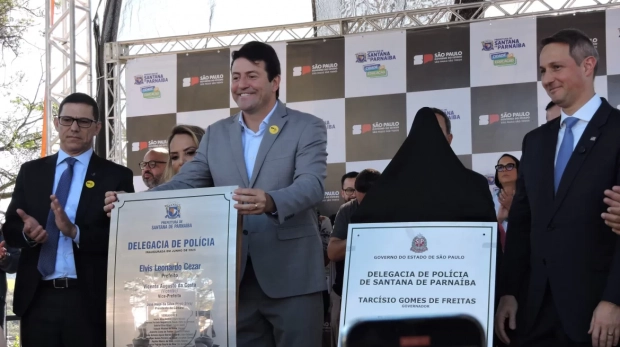Prefeito Elvis Cezar, ao lado do secretário estadual Guilherme Derrite e do delegado-geral Artur Dian, durante a inauguração do Complexo de Segurança, que abriga as novas sedes da Delegacia de Polícia Civil e da DDM. Foto: Edson Mesquita Jr/ZH Digital