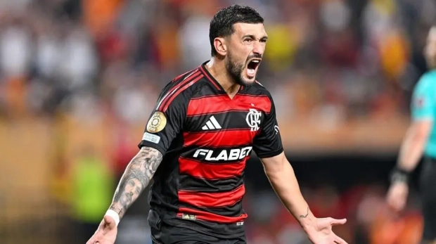 Arrascaeta comemora gol na estreia do Flamengo no Mundial de Clubes; meia é uma das esperanças para o duelo contra o Chelsea.