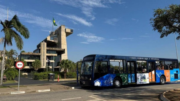 Ônibus panorâmico da Setur leva moradores e turistas a um passeio gratuito pelos principais pontos históricos e culturais de Sorocaba.