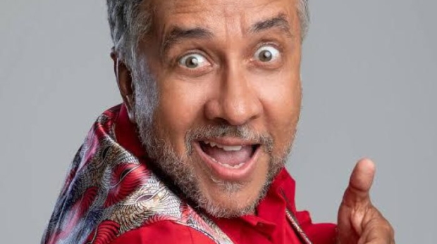 Ele está só... mas bem acompanhado de boas histórias! Paulinho Gogó ao vivo em Barueri com seu novo show de humor imperdível! Dia 02/08 no Centro de Eventos de Barueri. Foto: Divulgação